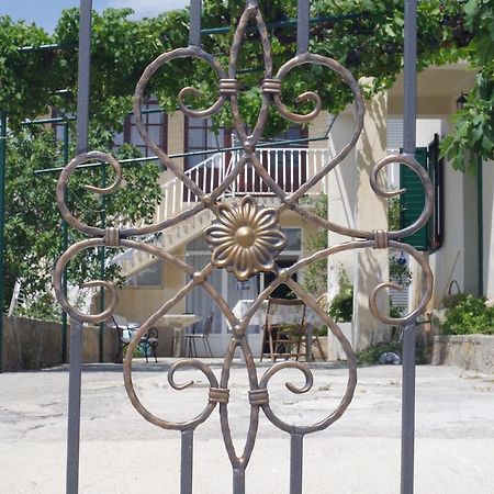 Bougainvillea Apartments Makarska Bagian luar foto