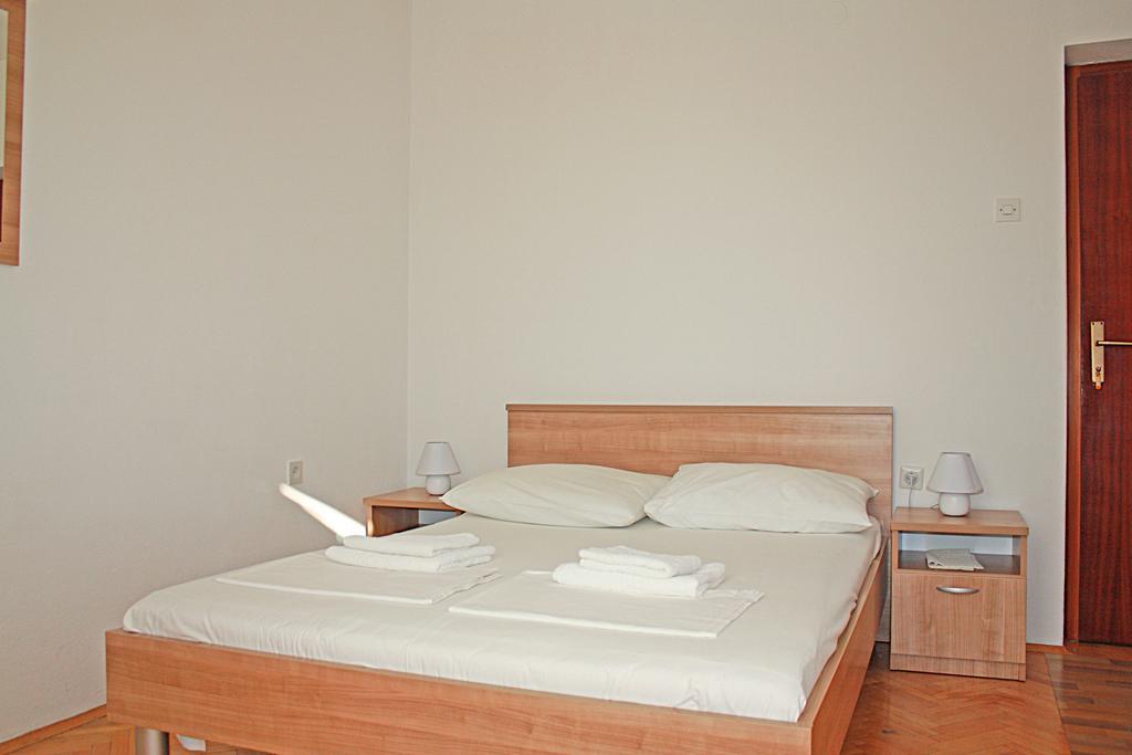 Bougainvillea Apartments Makarska Bagian luar foto