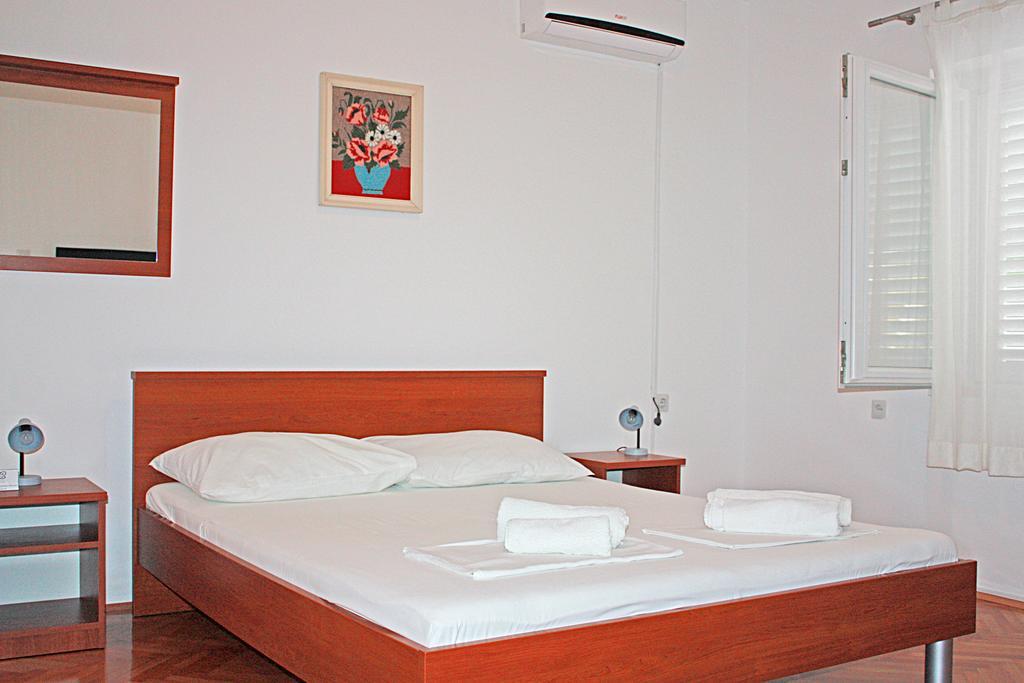 Bougainvillea Apartments Makarska Bagian luar foto