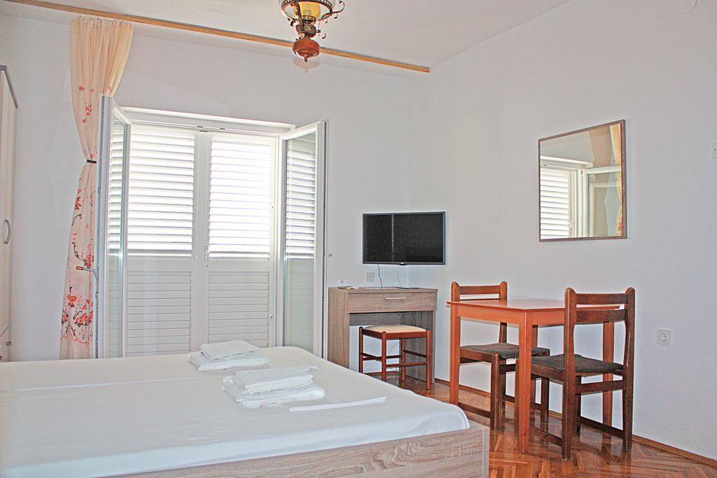 Bougainvillea Apartments Makarska Bagian luar foto