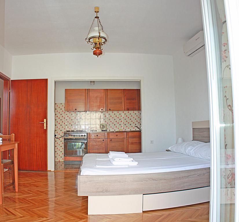 Bougainvillea Apartments Makarska Bagian luar foto