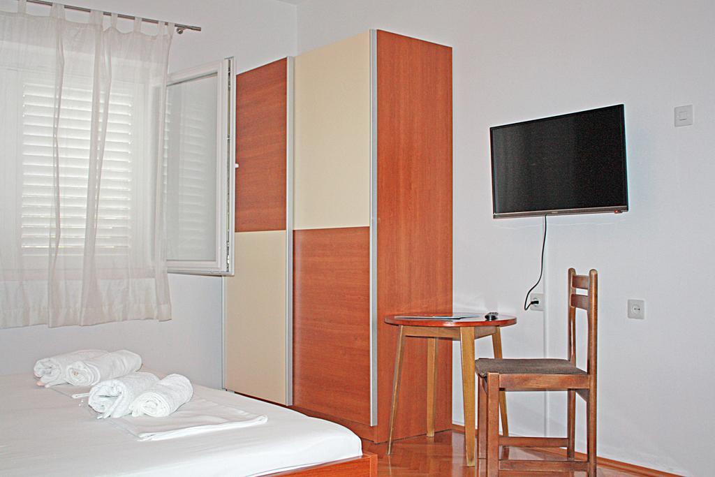 Bougainvillea Apartments Makarska Bagian luar foto