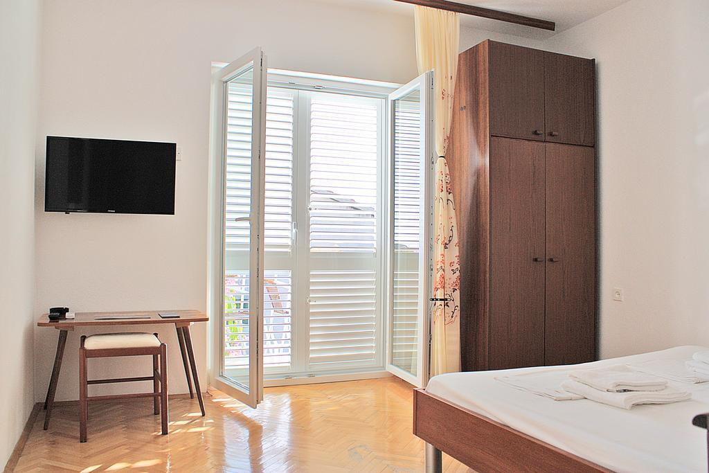 Bougainvillea Apartments Makarska Bagian luar foto