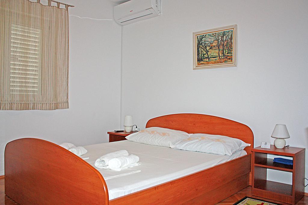 Bougainvillea Apartments Makarska Bagian luar foto